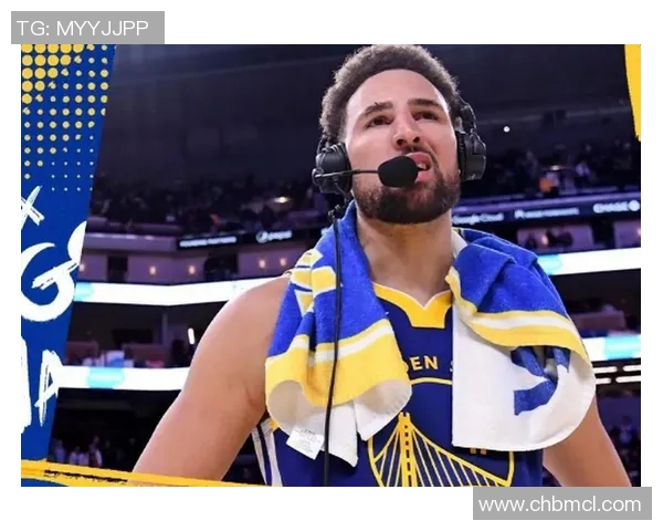 勇士当家后卫汤普森生日助阵青训营，与球迷亲密互动